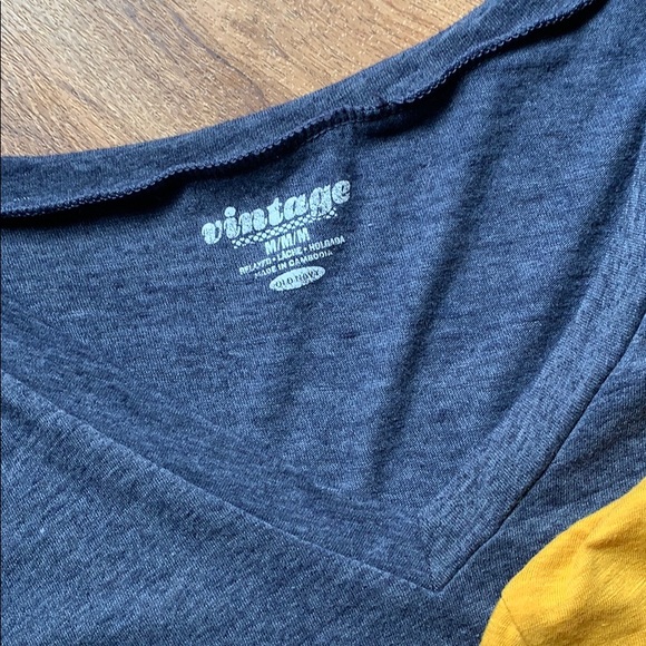 Two solid v-neck tees - Picture 4 of 6